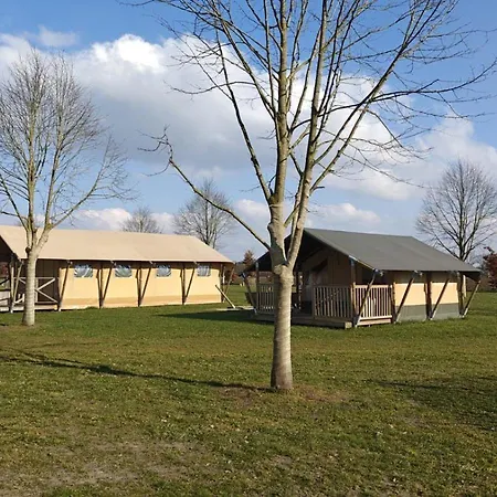 Glampingtent 6 Persoons Lindershoeve خيمة فخمة